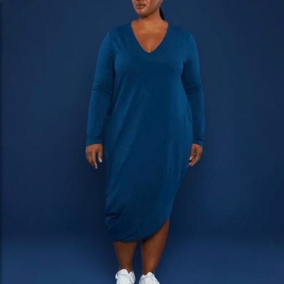 Universal Standard Dresses & Skirts - Universal Standard Iconic Long Sleeve V-Neck Geneva in Storm Size M 18-20